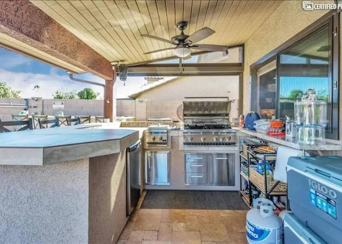 5 Bedrooms Hot Tub Firepit Bbq Kitchen Phoenix