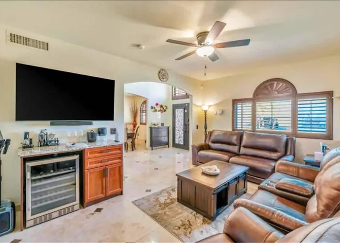 5 Bedrooms Hot Tub Firepit Bbq Kitchen