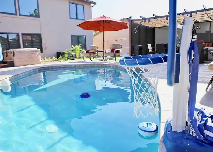 5 Bedrooms Hot Tub Firepit Bbq Kitchen Holiday home